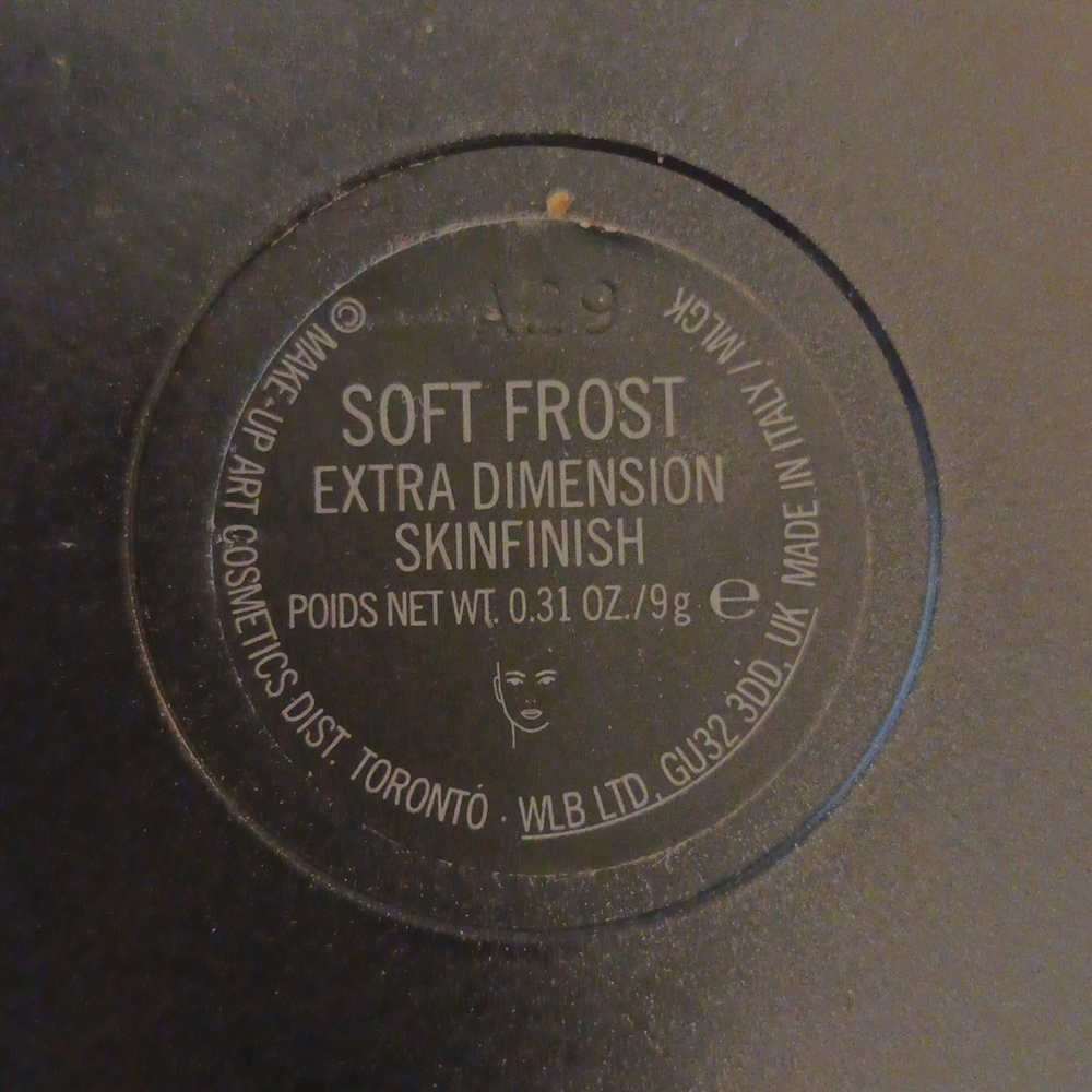 *Fixed Price* Mac Extra Dimension Skinfinish Highlighter in Soft Frost - Picture 4 of 5